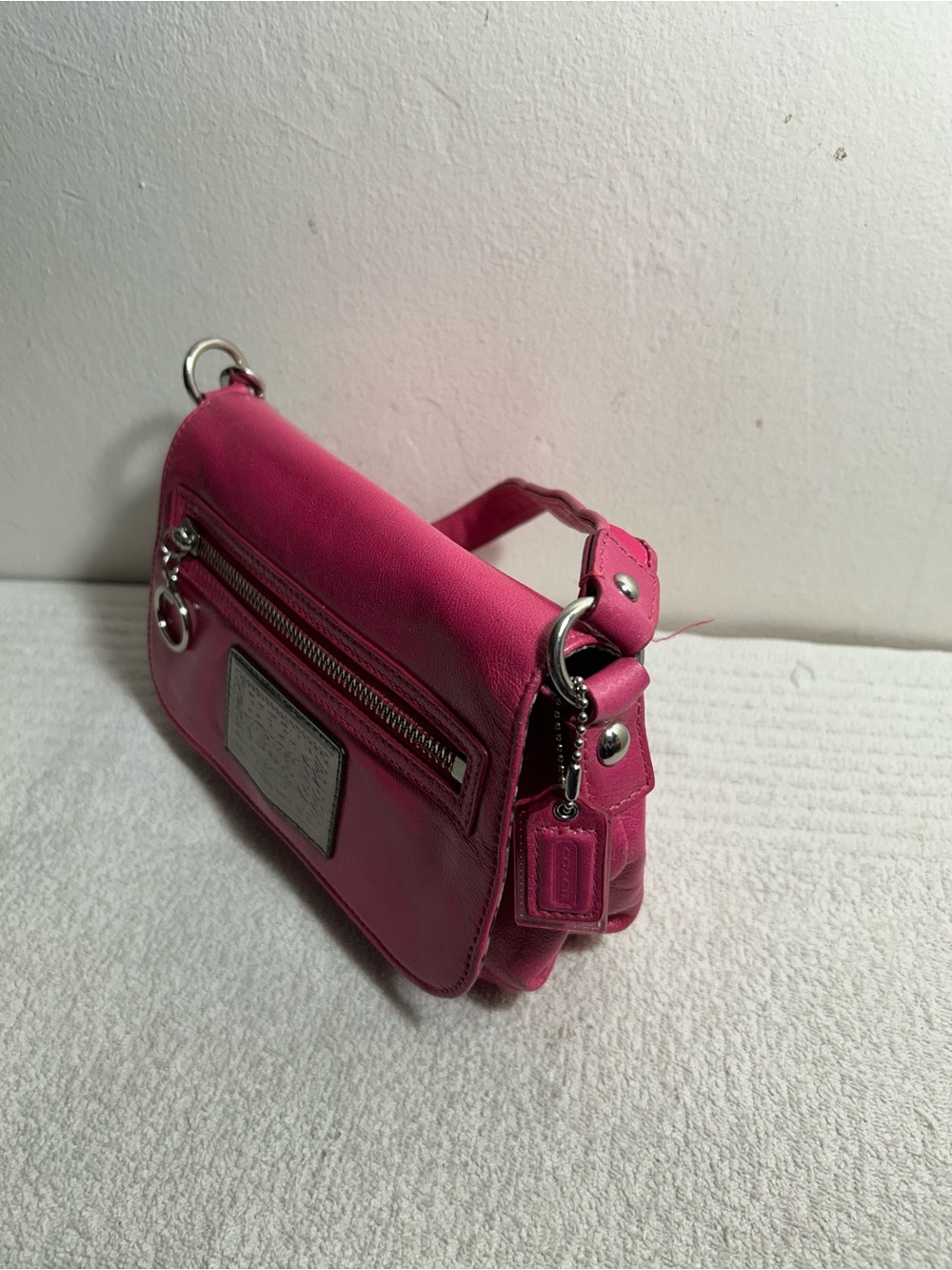 Coach Poppy Hot Pink Leather Shoulder Bag with Front Zip and Ring Accent - Picture 5 of 9